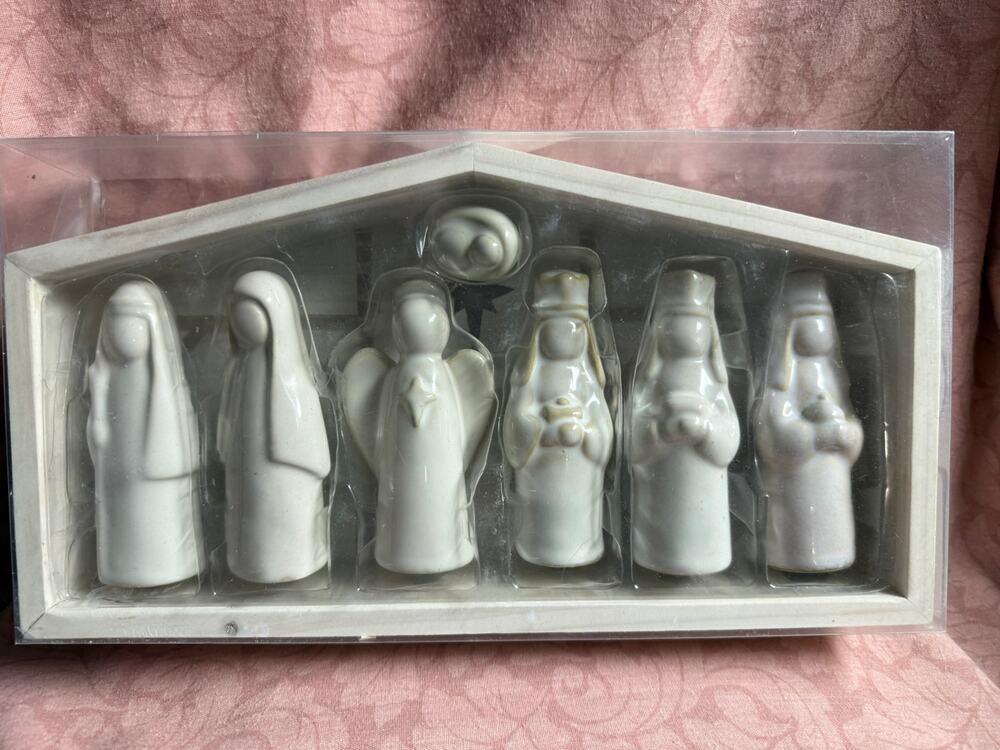 8 Pc Christmas Ceramic Nativity Set - Wondershop
